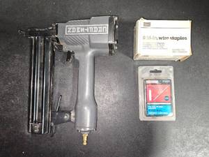 lot 432 image: Craftsman Pneumatic Finishing Nailer 16 Gauge Nails 351-18314