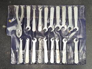 lot 433 image: Set of Metal Wenches and Pair of Pliers