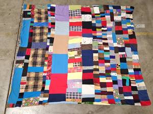 lot 437 image: Vintage 63 x 70 Handmade Quilt Polyester Cotton & Flannel