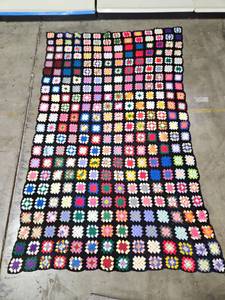 lot 438 image: Vintage 104 x 63 Handmade Granny Square Crochet Throw Blanket