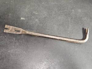 lot 447 image: Stanley no.H818 Crowbar Nail Puller 17.25