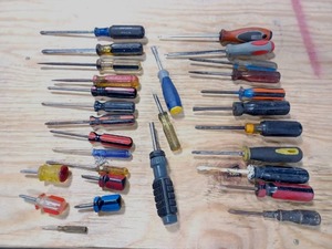 lot 5135 image: Lot of 29 Screwdrivers - Multiple Brands & Sizes