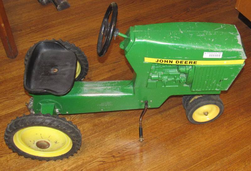 lot 7000 image: Metal John Deere Pedal Tractor Ride On Toy - Minor Scratches, missing 1 pedal - see photos