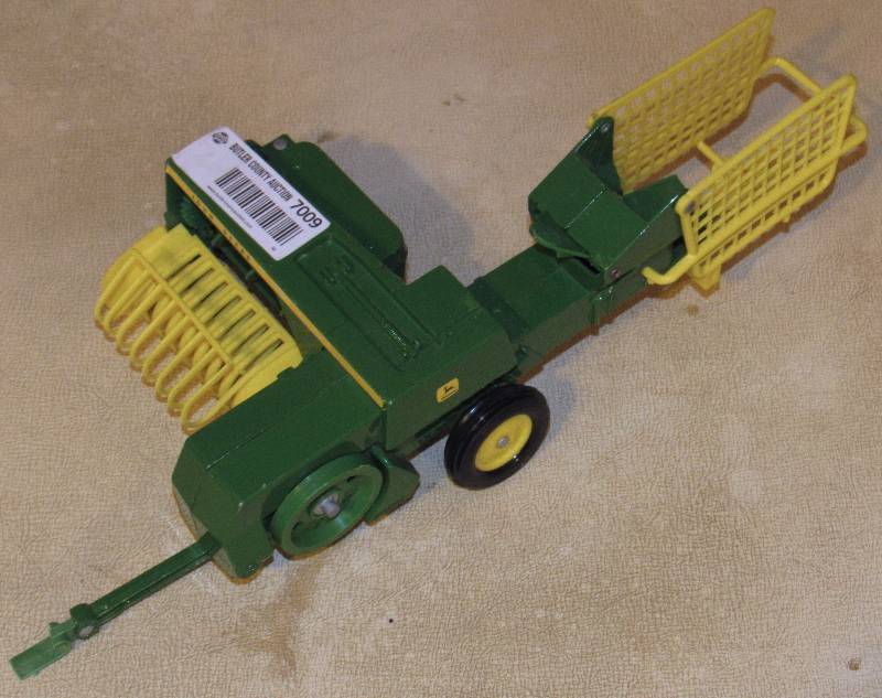 lot 7009 image: Toy Replica - John Deere () - Great Condition Die Cast Metal - See Photo