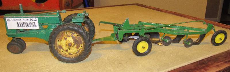 lot 7012 image: John Deere Toy Replica Tractor Metal w Flex Fold Attachment - Die Cast Metal - some rust on wheels, scratches on paint. See photo