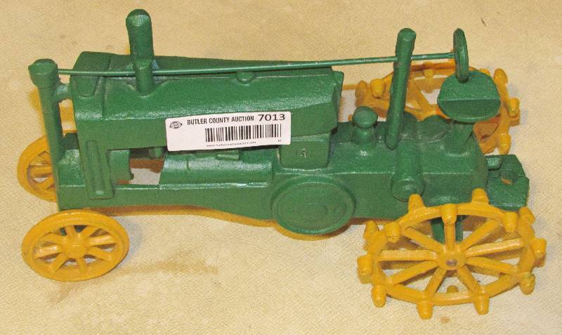 lot 7013 image: JOHN DEERE - Die Cast Metal Toy Replica - Excellent Condition - Collectors Item