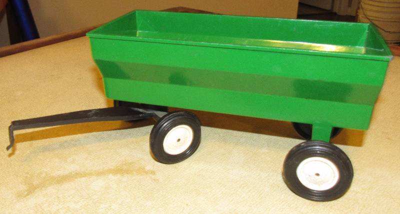 lot 7014 image: John Deere Wagon Scale Model - Joeseph L. Ertl, Inc. - Pristine Condition