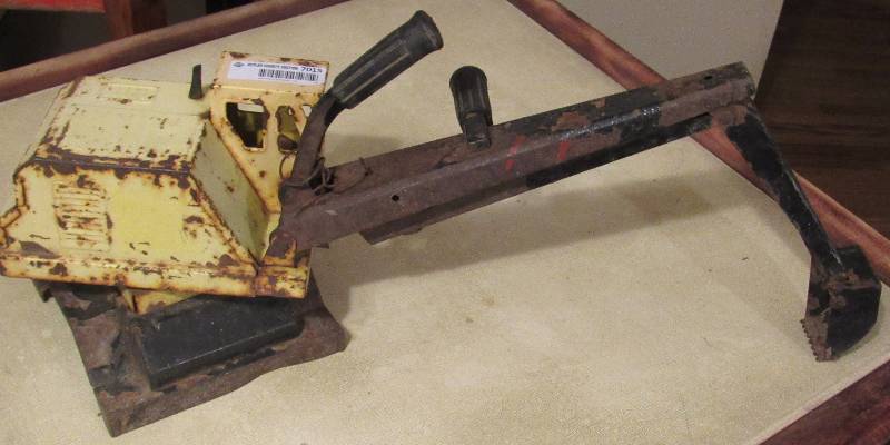 lot 7015 image: TONKA - Metal Excavator Toy - Vintage well used