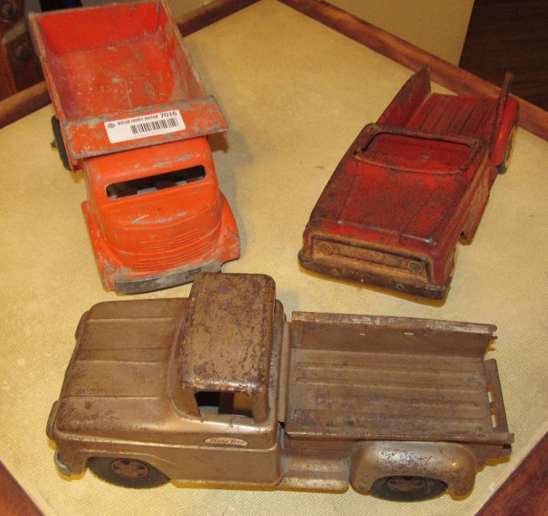 lot 7016 image: Lot of 3 Vintage Tonka Toy Trucks - Metal Smitty Toys, Smith Hill - see description