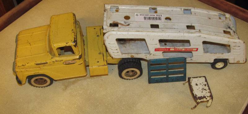 lot 7023 image: Collectible TONKA Motor Mover - Car Carrier Die Cast Metal Replica Toy - Detachable Gate & Hood
