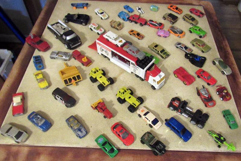 lot 7026 image: Lot of Toy Cars, Trucks and More TONKA, HONDA, MATCHBOX, HOT WHEELS - Metal and Plastic most are in very good condition