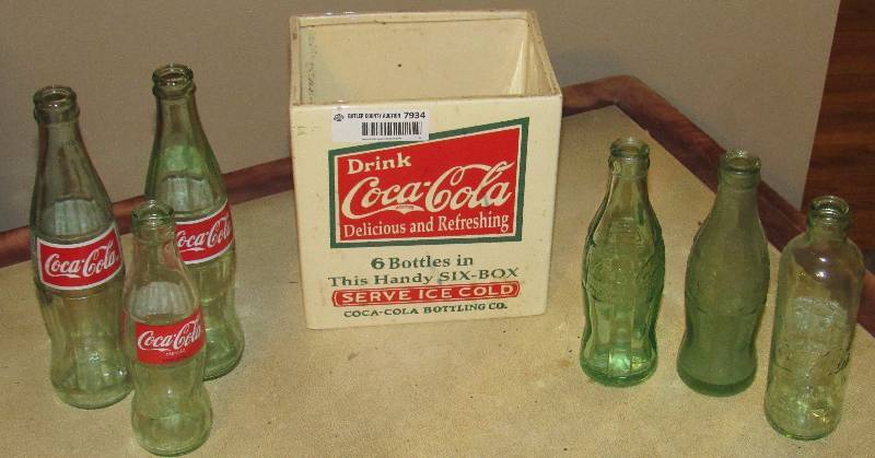 lot 7934 image: Coca Cola - Collecrible SIX-BOX cooler with 3 green glass coke bottles - WOW Highly Collectible