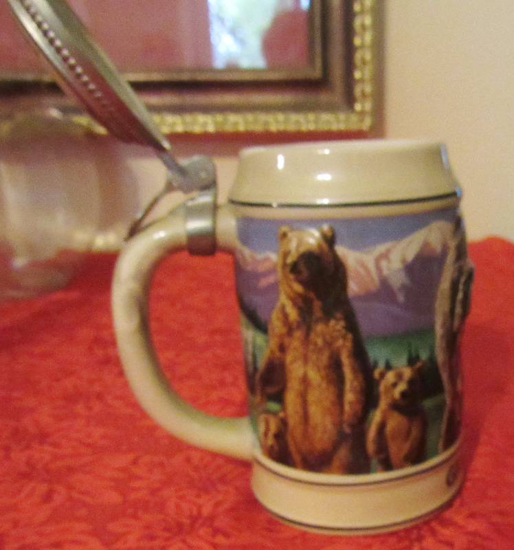 lot 7982 image: Anheuser Bush BUDWEISER - Grizzly Bear Beer Mug w Lid - BEER STEIN - Endangered Species Stein - 1992 M#38375