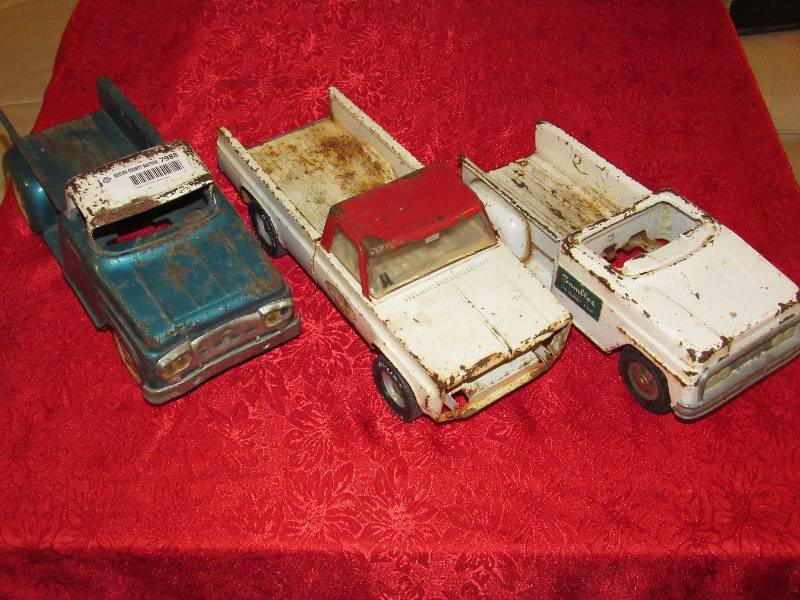 lot 7988 image: Lot of 3 old TONKA Trucks - Blue Chevy w white-wall tires, Chevy C-10 white w red roof & 1 w top chopped off - see photos