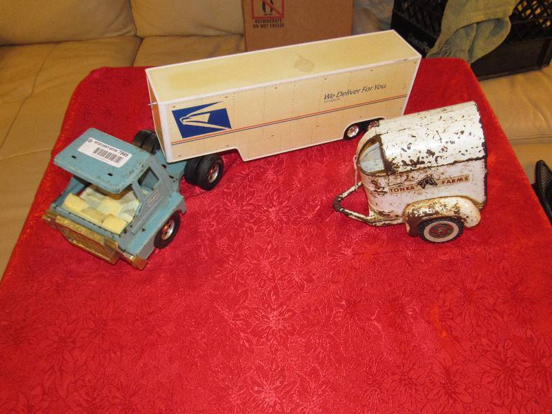 lot 7989 image: Lot of Toys - Semi Truck, U.S. Mail - Semi Trailer, Old Horse Trailer - TONKA - See photos