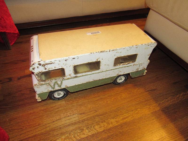 lot 7032 image: Vintage Winnebago Toy Truck w Removable Top - Needs Restored - Neat Older Toy