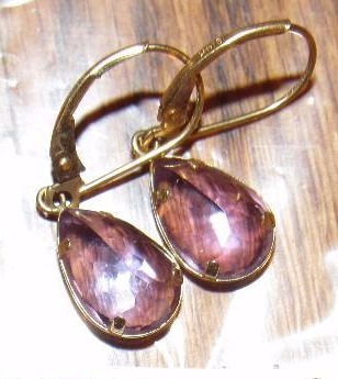 lot 4541 image: Pair of Gold Earrings w purple stones marked 14K -2.13 grams