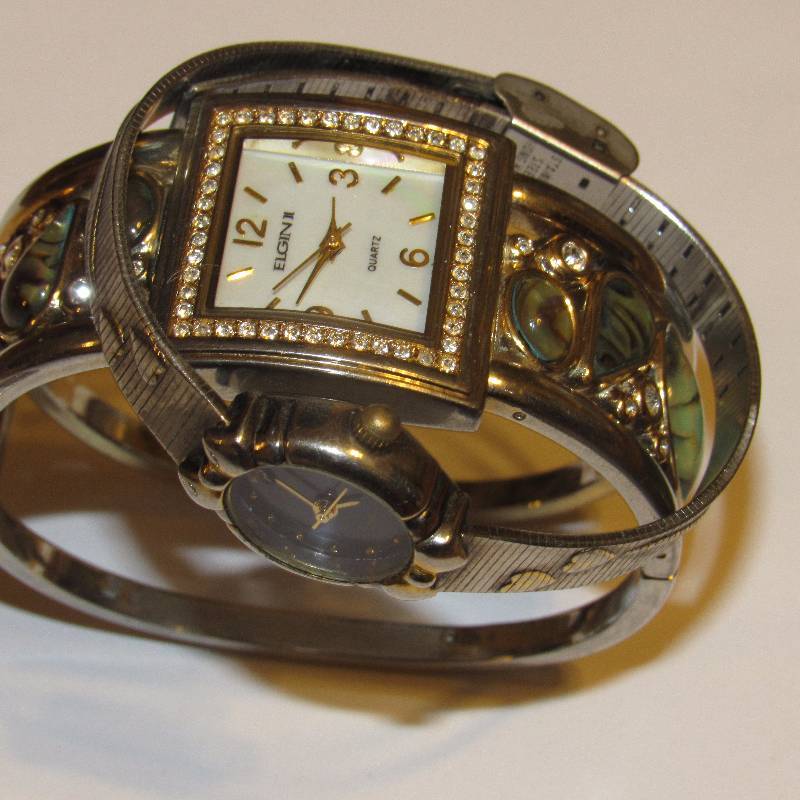 lot 4563 image: Lot of 3 Womens Watches - Elgin Solid Bracelet Watch