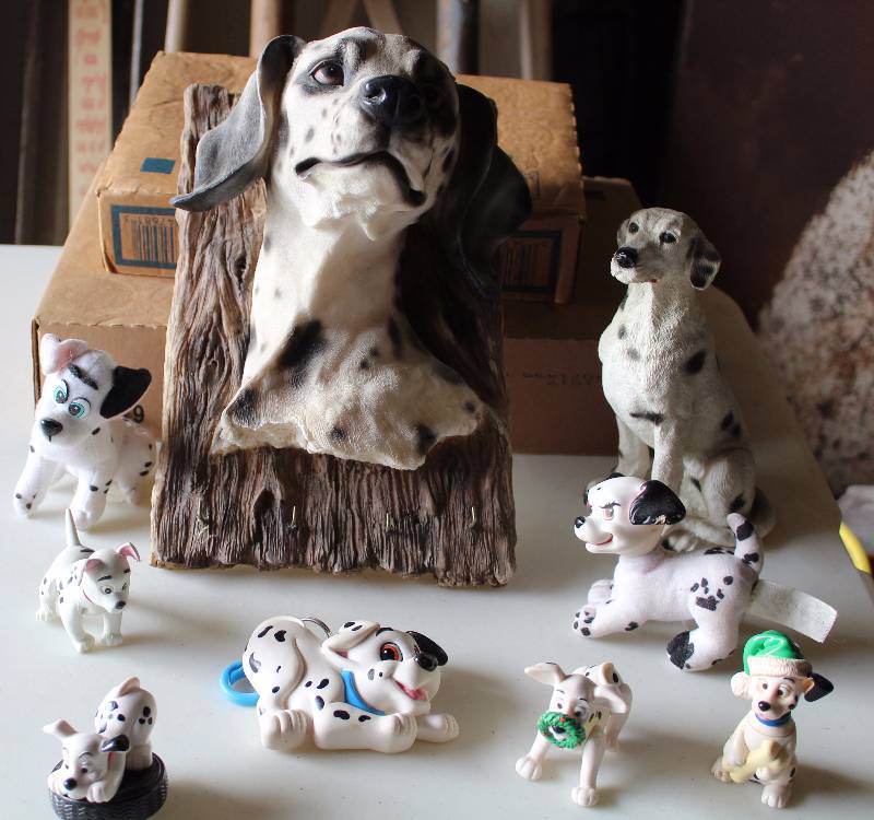 lot 4514 image: Lot of Dalmatian Home Decor - AWE - Figurines and Key Holder (Keys Not Included)