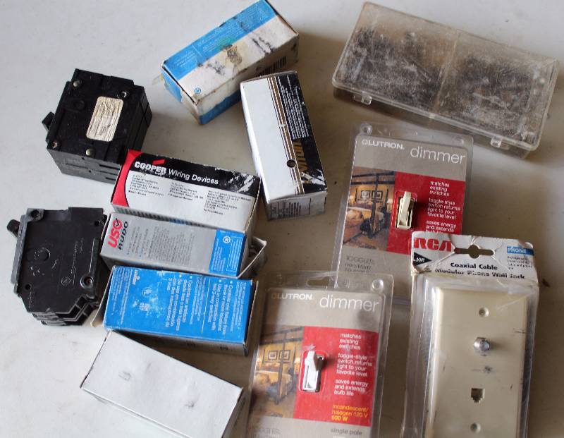 lot 4525 image: Lot of Electrical Stuff - Misc Switches, Breakers, Etc. - See Photo