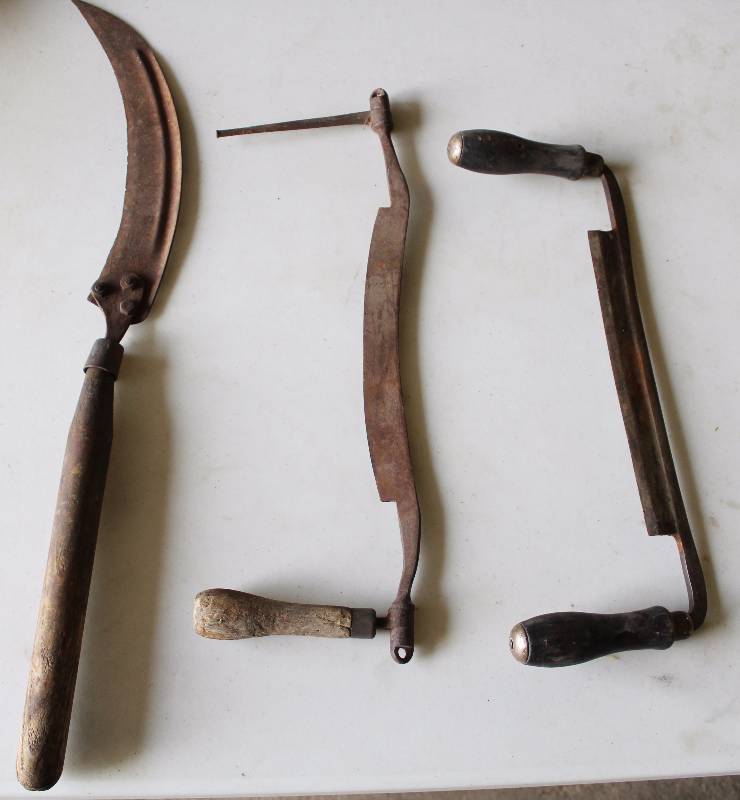 lot 4273 image: Lot of Vintage Tools - Tobacco Knife and 2 Draw Knifes - see photos