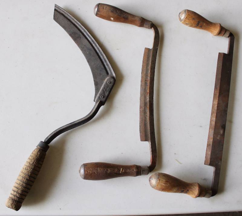 lot 4274 image: Lot of Vintage Tools - Corn Knife and 2 Draw Knifes - see photos
