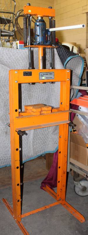 lot 4282 image: 12 Ton Shop Press - WOW