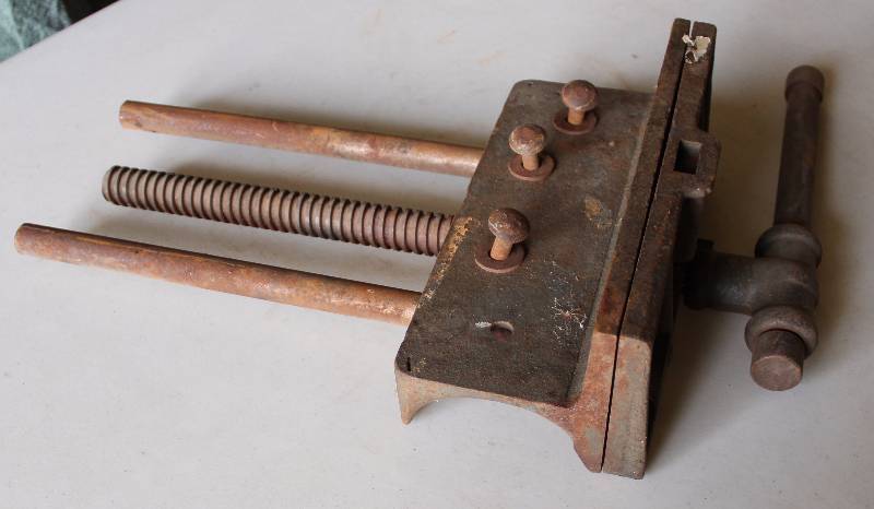 lot 4286 image: Wood Vise