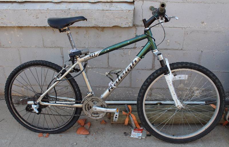 lot 6220 image: Bicycle Raleigh - See Photos