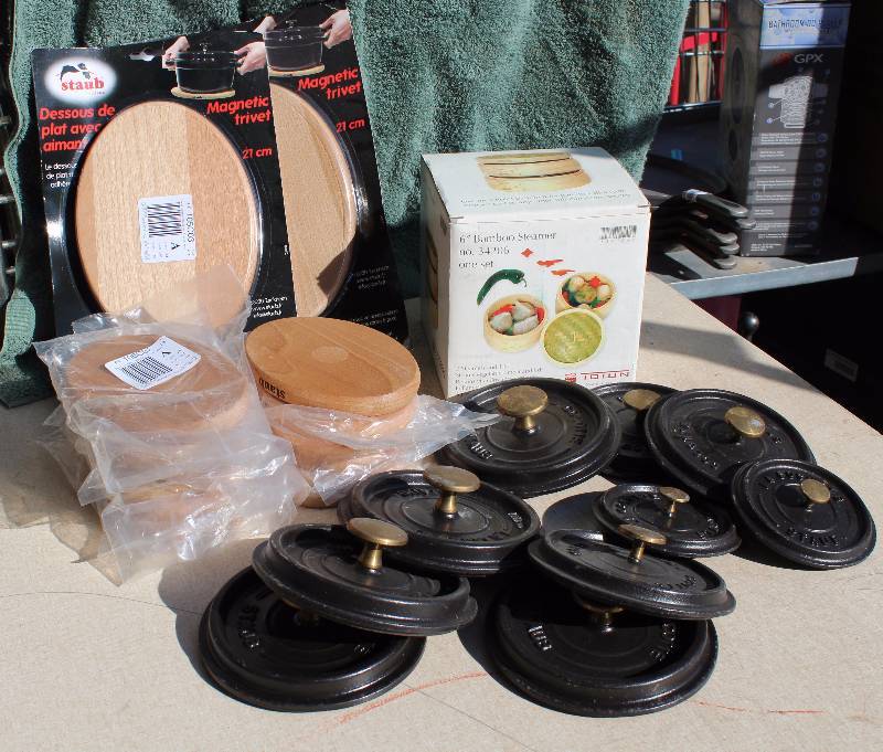 lot 6128 image: Magnetic Trivets (small and large), Bamboo Steamer & Burger Presses