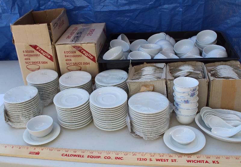 lot 6130 image: Lot of Assorted Dishes - Serving Ware - See Photos