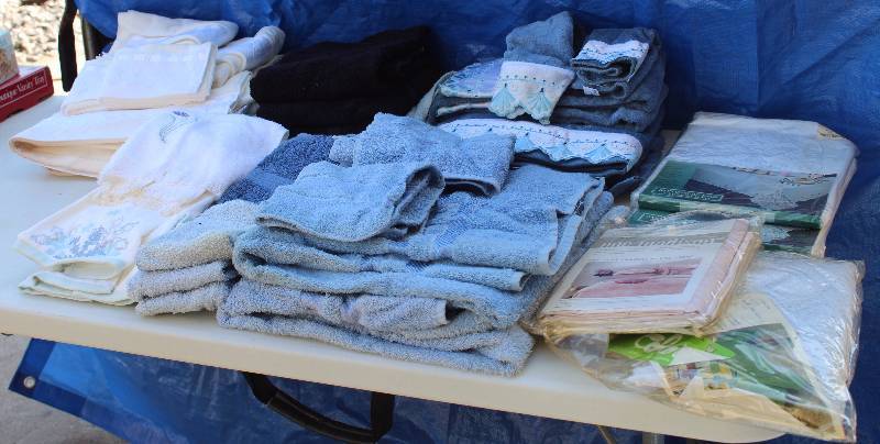 lot 6136 image: Assorted Pre-Owned Towels and Table Cloths (some new in package) - see photos
