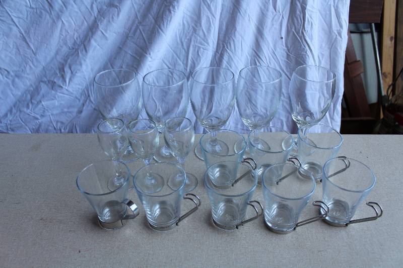 lot 6143 image: Lot of Assorted Glassware