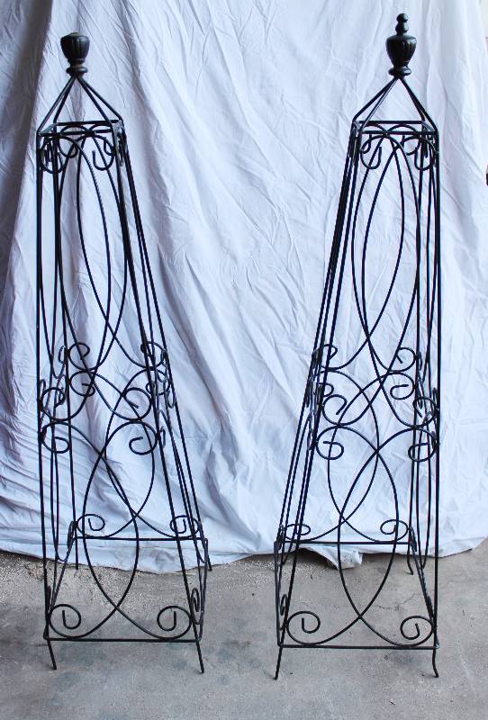 lot 6144 image: Cool Metal Decor - Approx 46 tall - see photos