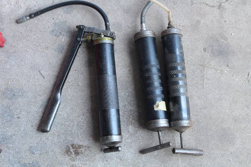 lot 6148 image: Lot of 3 Grease Guns - See Photos