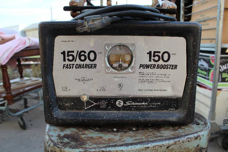 lot 6184 image: Battery Charger - WORKS 1560 Fast Charger 150 Power Booster