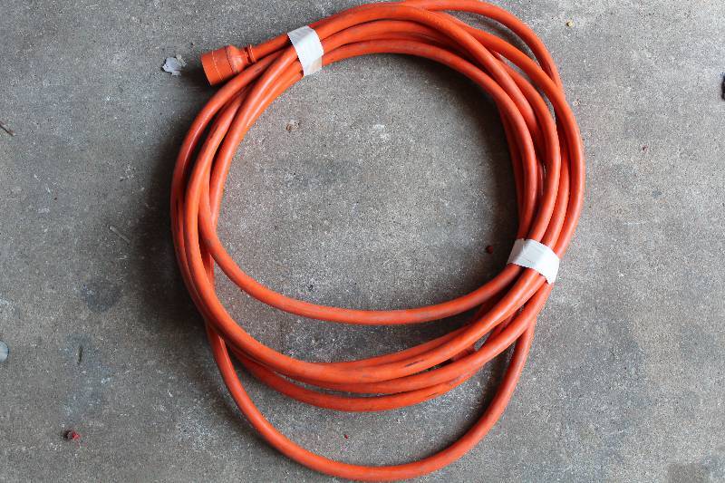 lot 6200 image: Heavy Duty Extension Cord 10-3 Cord - see Photo