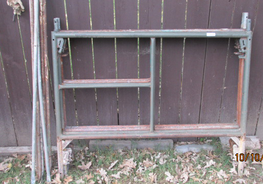 lot 4612 image: Two section of scaffolding with cross members