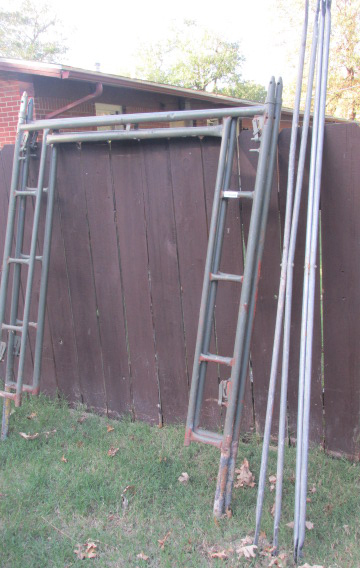 lot 4609 image: One section of scaffolding with cross members