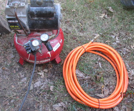 lot 4627 image: Portable Air Compressor - PORTER CABLE - 135 PSI, 3hp, 4 Gallon - w Hose