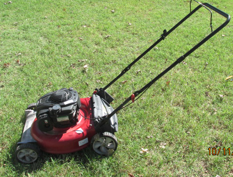 lot 4628 image: Push Mower - Briggs & Stratton Motor - Believed to be a Murray - Check it out at the preview