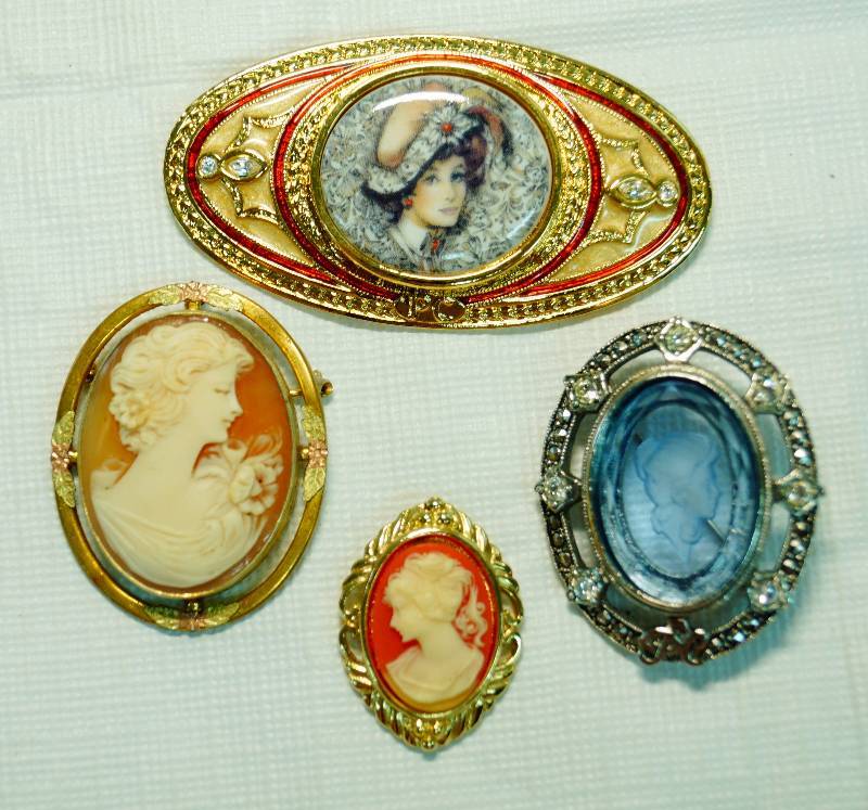 lot 4599 image: Lot of Jewelry - See photos and Description