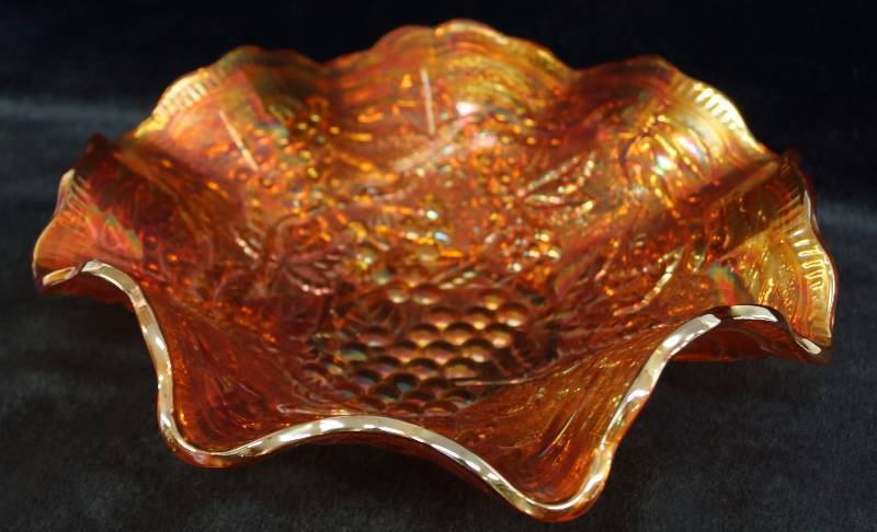 lot 1120 image: Very Beautiful Imperial Grapevine Bowl - NICE