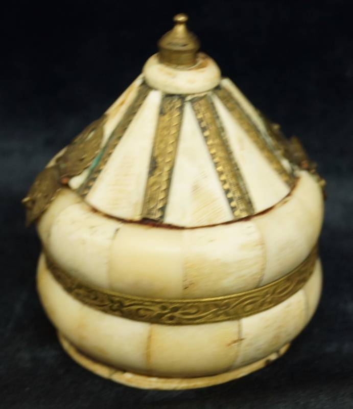 lot 1130 image: Bone Colored Trinket Box - Very Decorative w BrassMetal Accents and Hinges