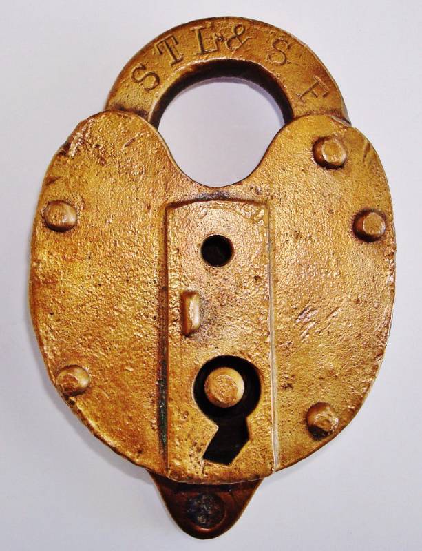 lot 1137 image: Antique St. Louis & San Francisco Railroad Cast Brass Padlock w Keys