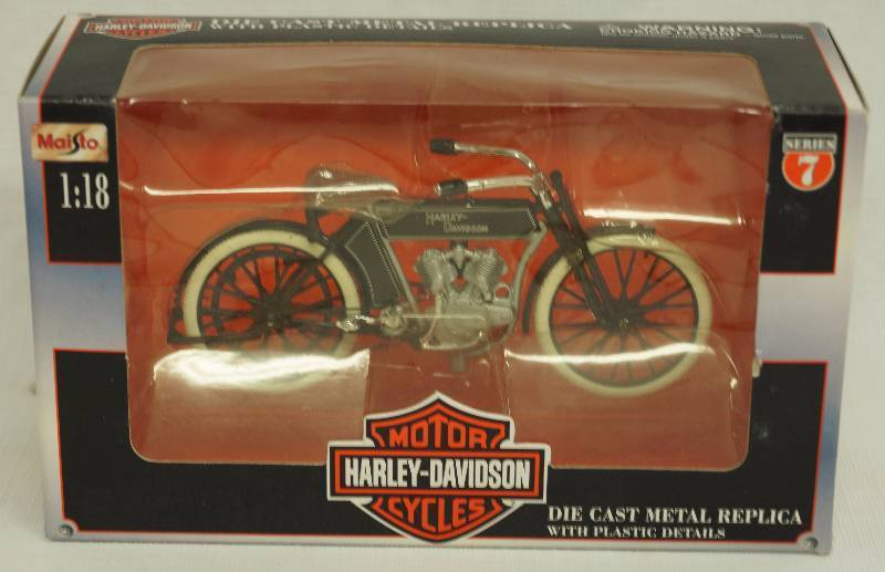lot 1238 image: HARLEY-DAVIDSON MOTORCYCLES - 1909 Twin 5D V-Twin - Maisto 118 Die Cast - Replica Model NEW IN BOX