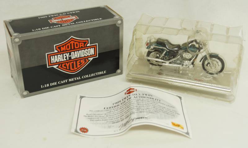 lot 1245 image: HARLEY-DAVIDSON MOTORCYCLES - 2000 FXDL Dyna Low Rider  - Maisto 118 Die Cast Metal Replica Model - with box