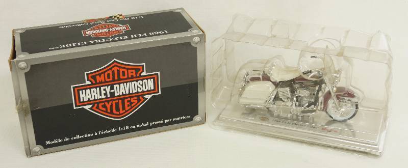 lot 1255 image: HARLEY-DAVIDSON MOTORCYCLES - FLH Electra Glide  - Maisto 118 Die Cast Metal Replica Model - with box