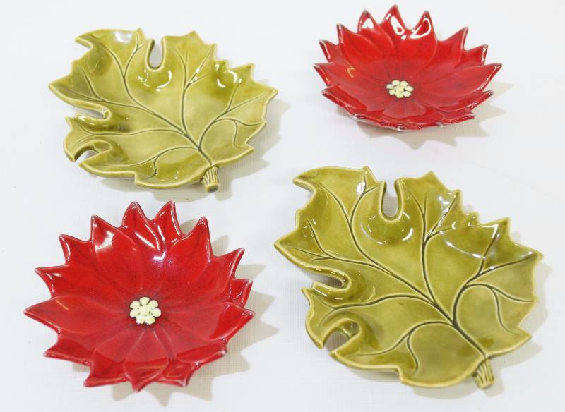 lot 1259 image: Lot of 4 Vintage Ceramic Dishes - Poinsettia Plants - Beautiful - Very good condition Marked JC 1967 - Glazed Very nice