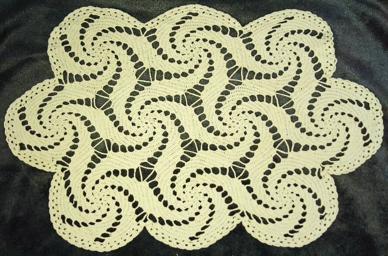 lot 1281 image: Gorgeous - Crochet Doilie - Swirl Pattern - Vintage, Hand Made - 16.5 x 11 - STUNNING No stains